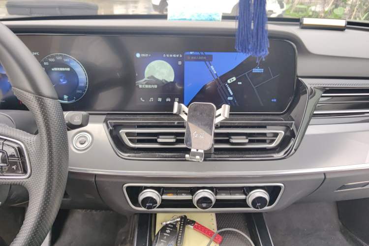 Used Hongqi HS5 2023 2.0T Qixiang Pro Edition Audio And AC Panel