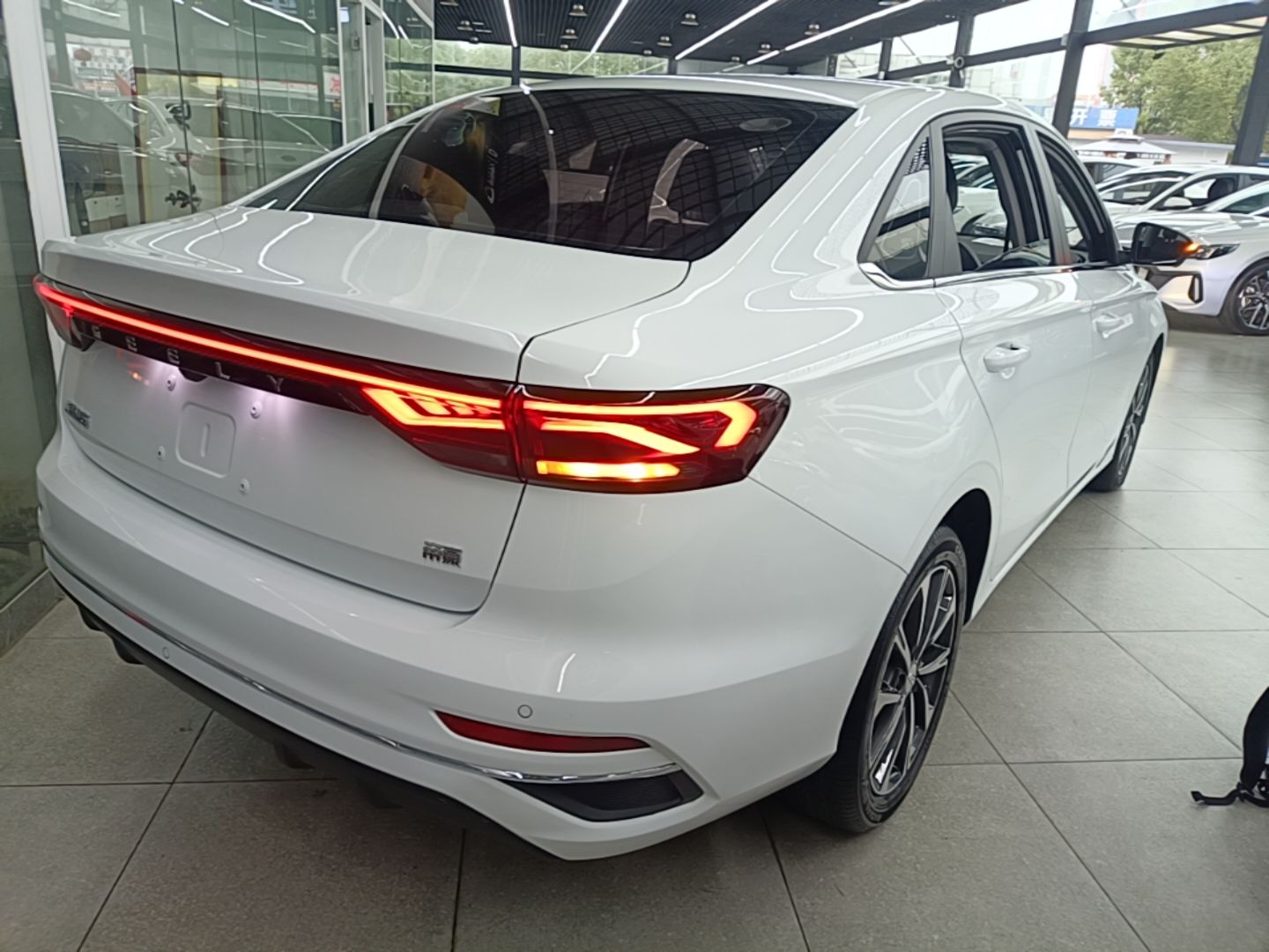 Geely Auto Emgrand 2025 4th Generation 1.5L CVT Luxury Version — снимка 6