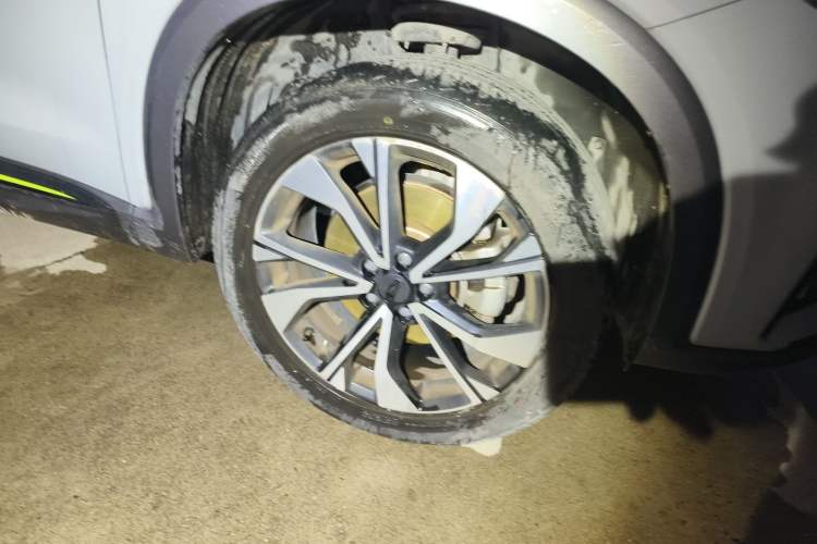 Used Geely Auto Monjaro S 2021 2.0TD Automatic Two-Wheel Drive Lightning Edition Right Front Wheel Hub