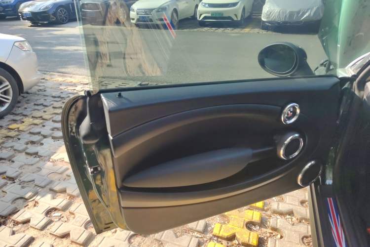 Used MINI MINI 2011 1.6L COOPER Fun