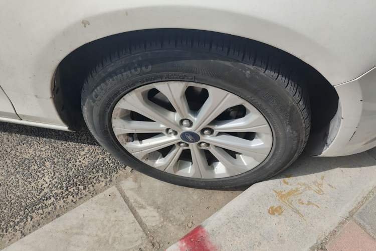 Used Ford Escort 2015 1.5L Automatic Fashion Model Right Front Wheel Hub