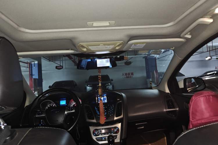 Used Ford Focus 2012 Sedan 1.6L Manual Fashion Edition
