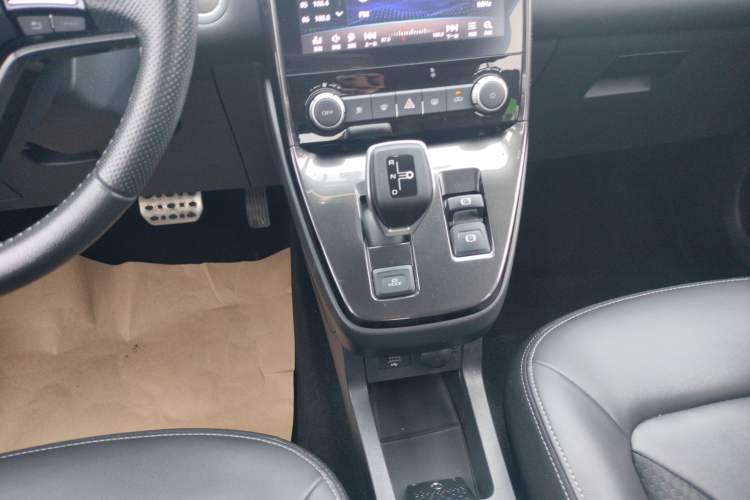 Used ORA iQ 2018 High-Range Version Smart Connectivity Model
