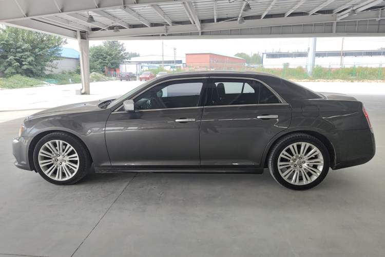 Used Chrysler 300C 2014 3.0L Excellence Edition
