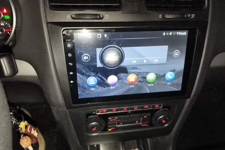 Used Volkswagen Golf 2012 1.4TSI Automatic Luxury Edition Audio And AC Panel