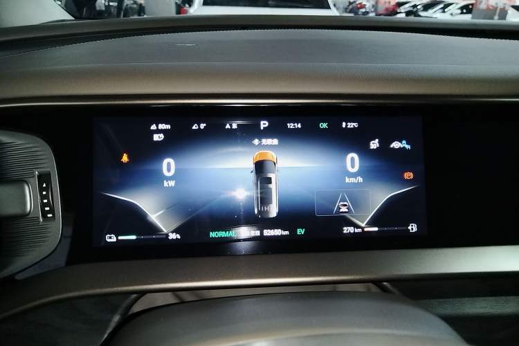 Used Denza D9 2022 DM-i 1040 Prestige Model