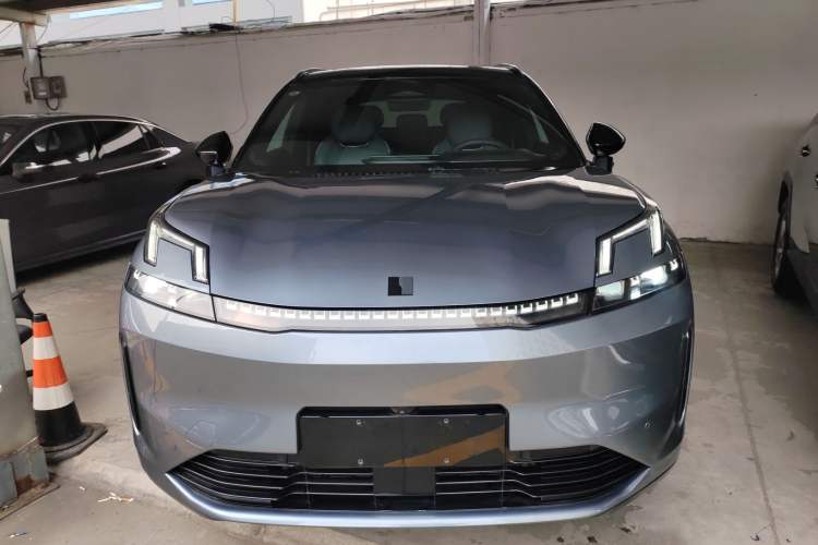 Used Lynk & Co 08 EM-P 2025 220 km All-Wheel-Drive Performance Halo
