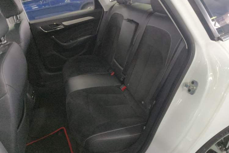 Used Roewe i6 New Energy 2017 45T Hybrid Connective Smart Luxury Edition
