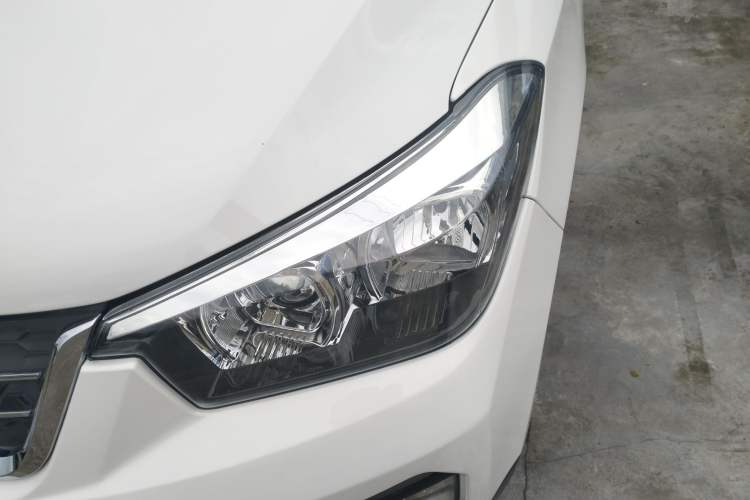 Used Wuling Hongguang 2016 1.5L S1 Deluxe Model China V-standard Left Front Headlight