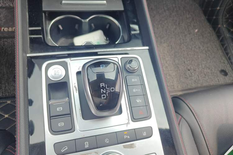 Used BYD Tang New Energy 2020 DM 2.0T Dual-Engine All-Wheel Drive Prestige 7-Seater China VI Standard Gear Lever