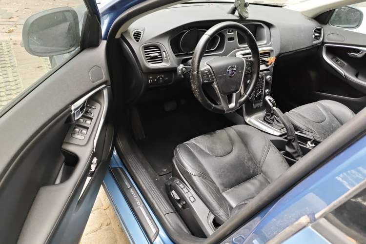 Used Volvo V40 2016 T3 Zhiyi Edition
