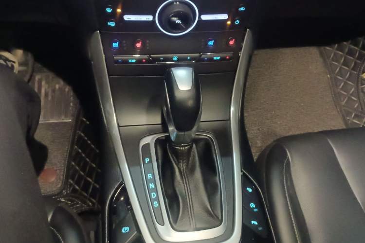 Used Ford Edge 2015 2.0T GTDi Four-Wheel Drive Prestige Model Gear Lever