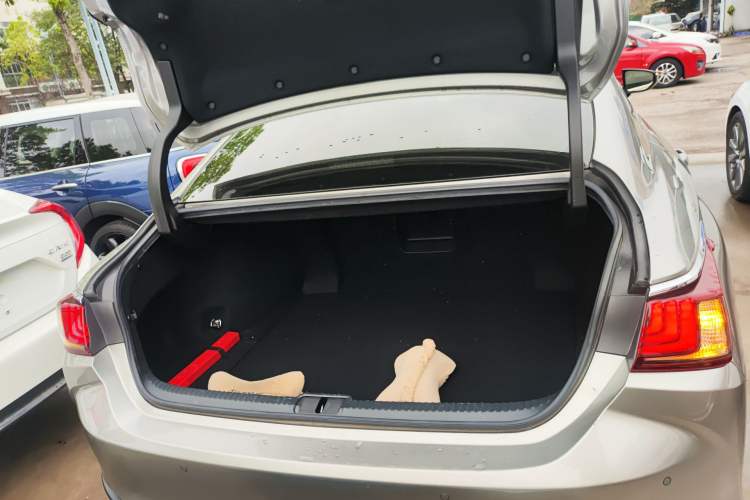 Used Lexus ES 2021 260 Excellence Edition Trunk