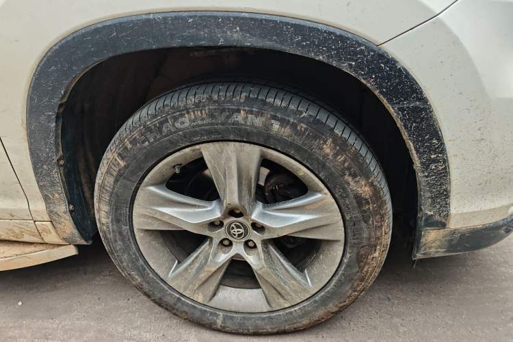 Used Toyota Highlander 2017 2.0T Four-Wheel Drive Luxury Edition 7 Seats Right Front Wheel Hub