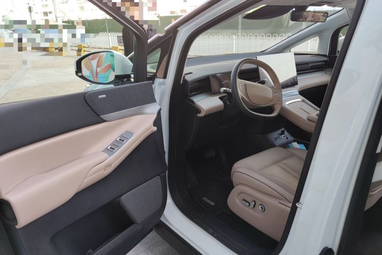 Used XPeng X9 2024 702 Ultra-Long Range Max
