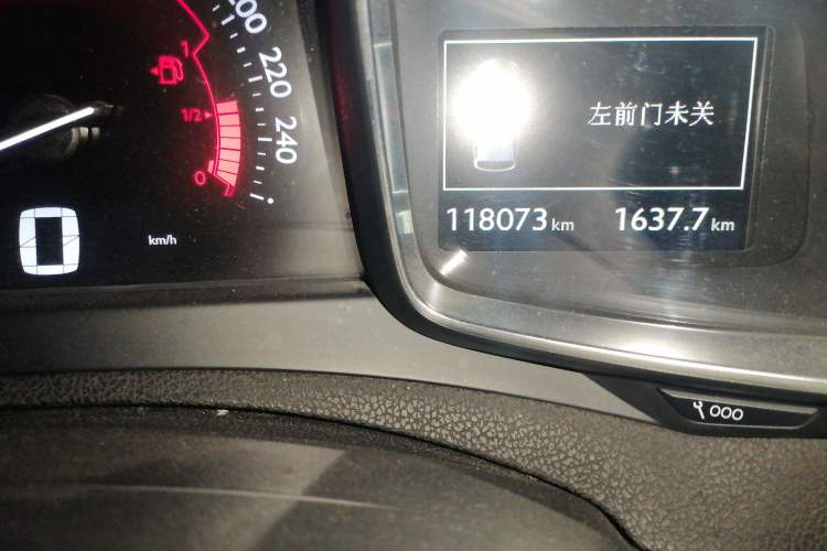 Used DS 5 2015 1.6T Luxury Edition THP160 Odometer Close Up