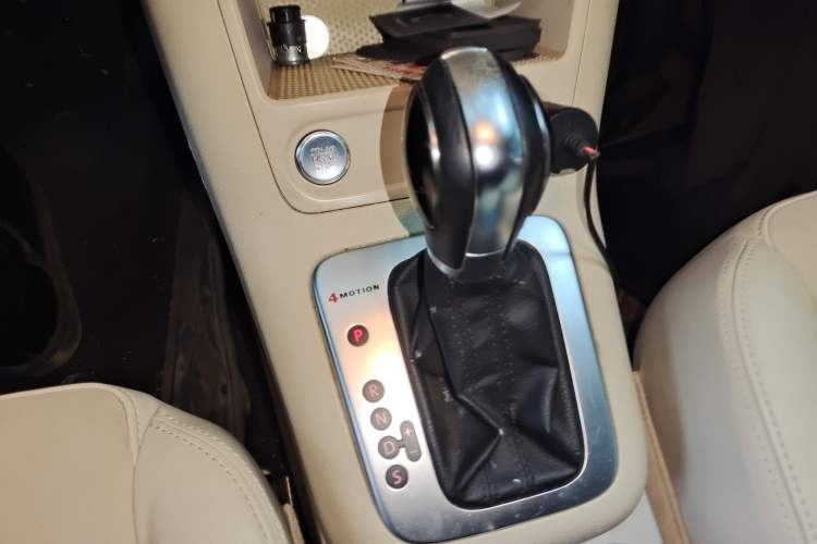 Used Volkswagen Tiguan 2012 2.0 TSI Automatic All-Wheel Drive Flagship Edition Gear Lever