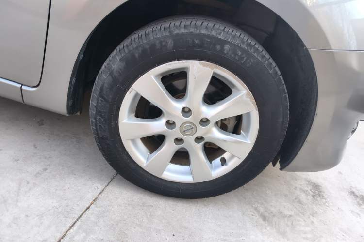 Used Nissan Tiida 2013 1.6L CVT Cool Cafe Edition Right Front Wheel Hub