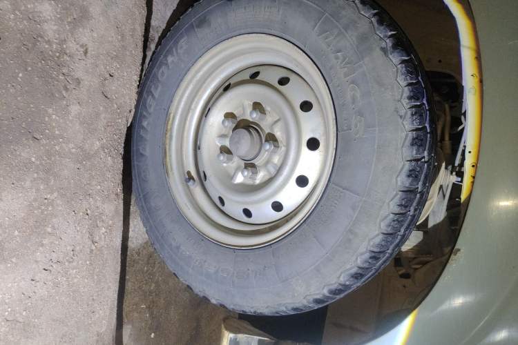 Used Foton Scenic 2014 2.0L Express Classic Short-Wheelbase High-Roof 4Y20M
