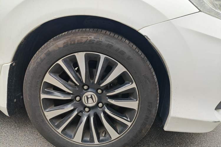 Used Honda Crider 2013 1.8L automatic luxury edition Right Front Wheel Hub