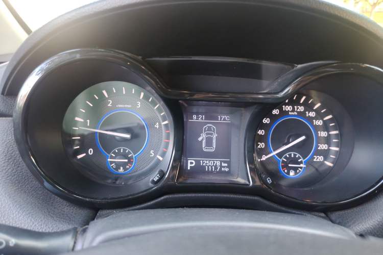 Used JMC Yusheng S350 2013 2.4T Automatic 2WD Diesel Luxury Edition 5 Seats
