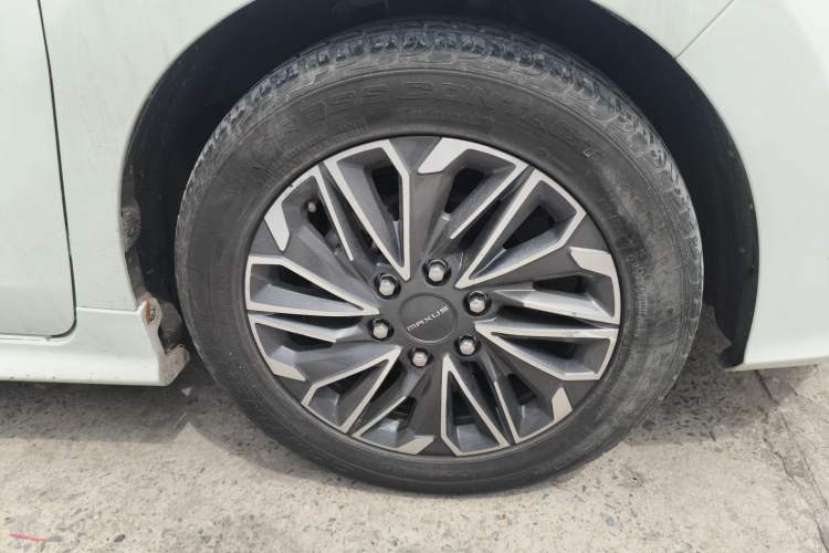 Used SAIC MAXUS G20 2020 2.0T Gasoline Automatic ZhiZun Edition Right Front Wheel Hub