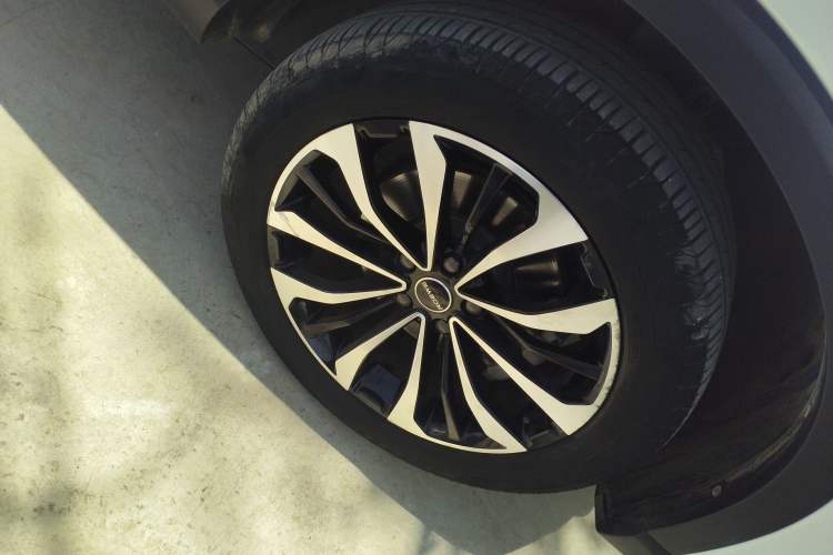 Used Roewe RX5 MAX 2021 Supreme Series 300TGI Automatic Luxury Cabin Edition Right Front Wheel Hub