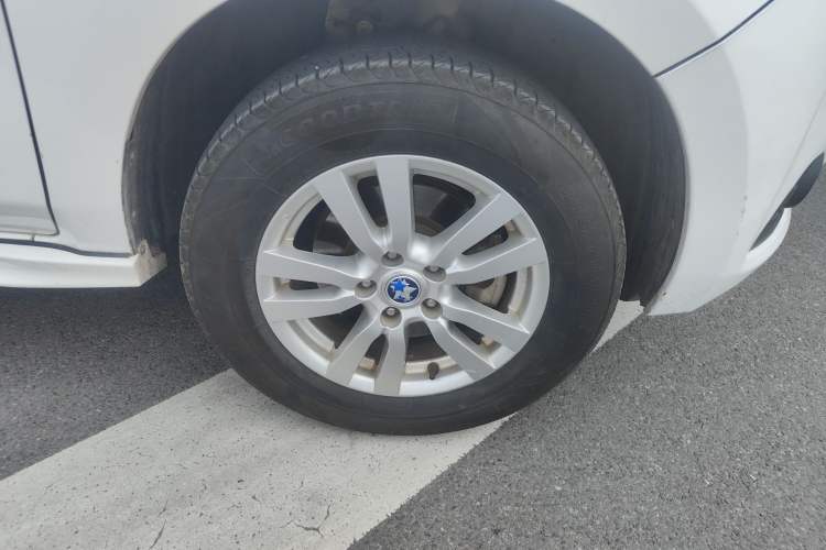 Used Venucia T70 2015 2.0L CVT Smart Choice Edition Right Front Wheel Hub