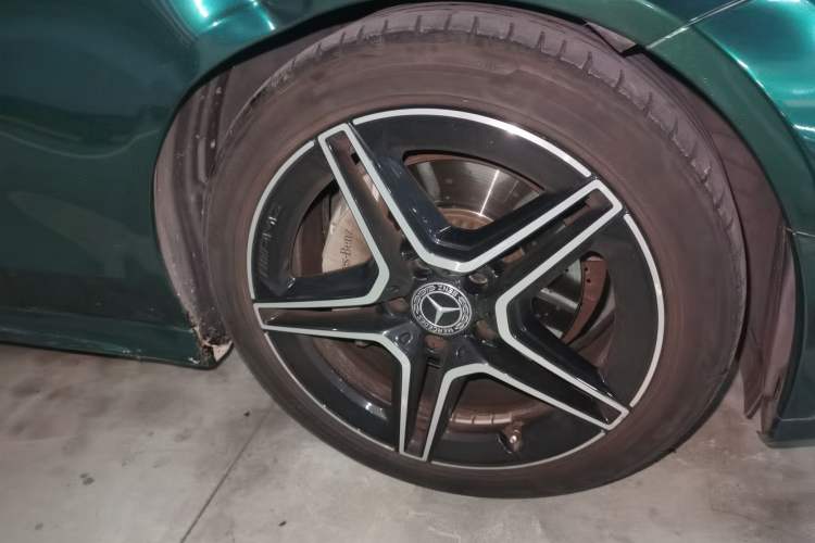 Used Mercedes-Benz C-Class 2019 C 260 Coupe Right Front Wheel Hub