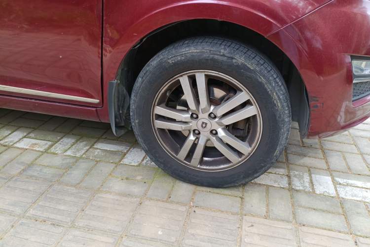 Used Jinbei Zhishang S30 2014 1.5L Manual Comfort Model Right Front Wheel Hub