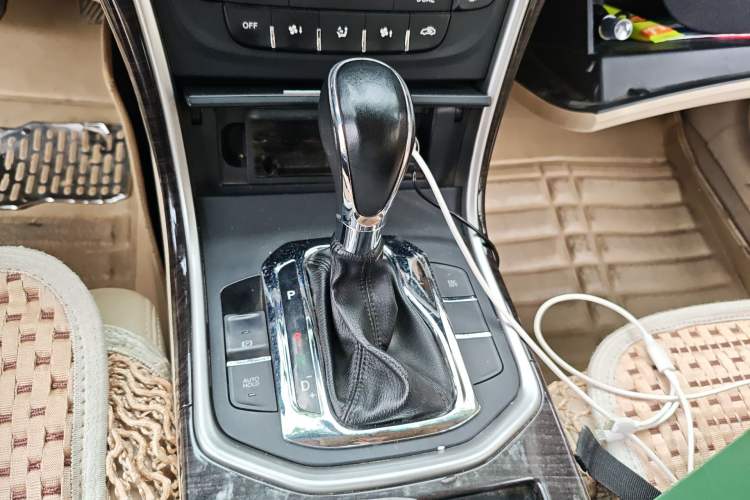 Used CHANGAN Raeton 2014 1.8T Automatic Elite Anniversary Edition China V Standard Gear Lever