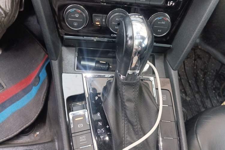 Used Volkswagen Lamando 2015 280TSI DSG Comfort Edition Gear Lever