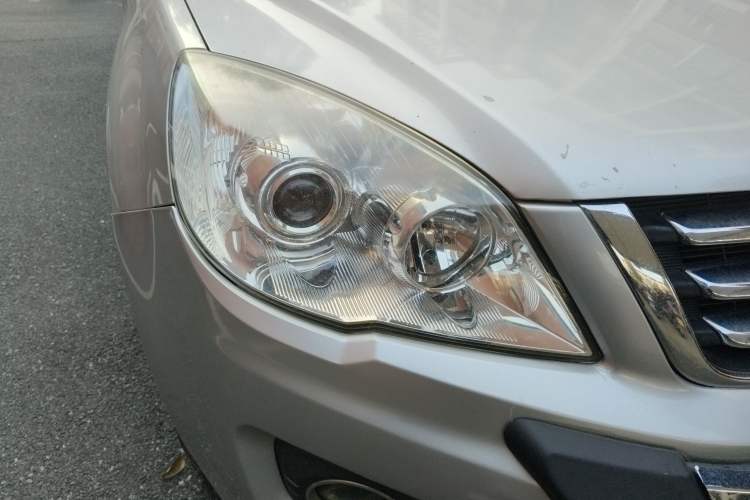 Used Haval H6 2011 Green Silence 2.0T Manual Two-Wheel Drive Urban Model