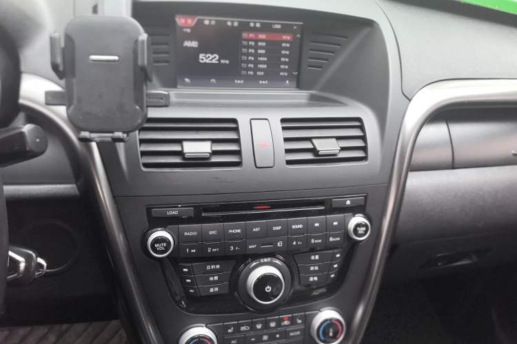 Used Bestune X80 2015 1.8T Automatic Luxury Model Audio And AC Panel