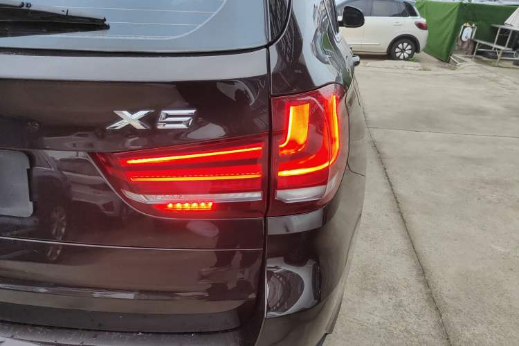 Used BMW X5 2017 xDrive28i Right Rear Taillight