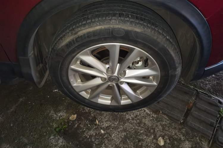 Used Nissan Qashqai 2016 2.0L CVT Elite Edition Right Front Wheel Hub