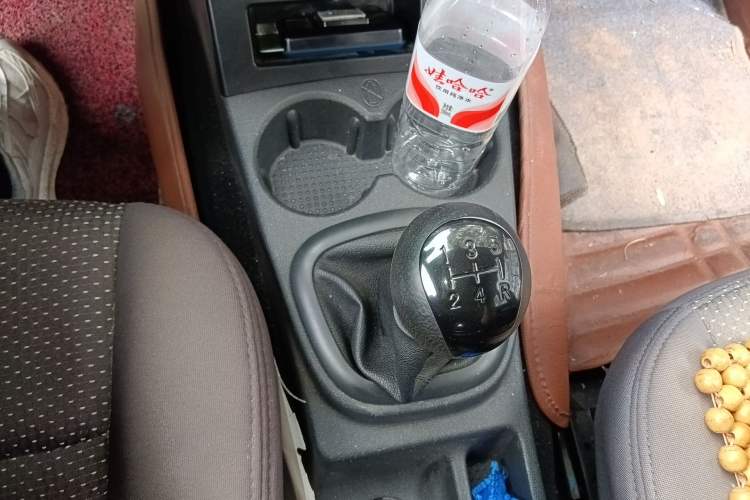 Used Dongfeng Fengon 330 2014 1.5L Manual Utility Version DK15 Gear Lever