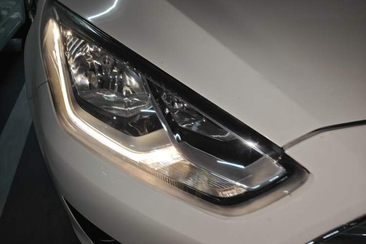 Used Ford Escort 2015 1.5L Automatic Fashion Model