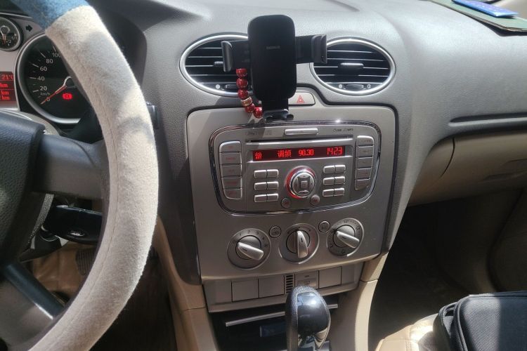 Used Ford Focus 2011 Hatchback 1.8L Automatic Fashion Edition Audio And AC Panel