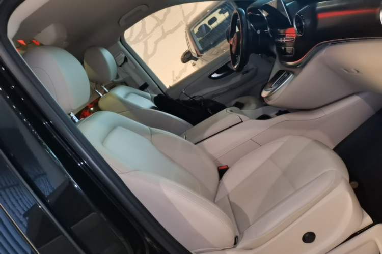 Used Mercedes-Benz V-Class 2021 V 260 Avantgarde Edition Right Front Seat