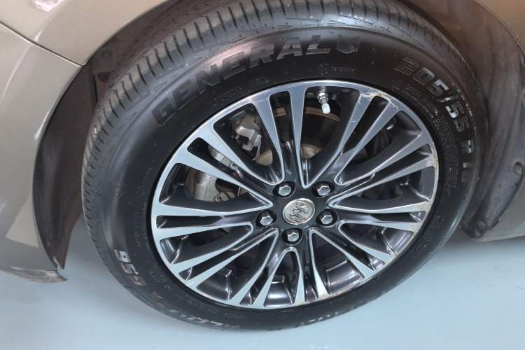 Used Buick GT 2017 15N Automatic Deluxe Edition Left Front Wheel Hub