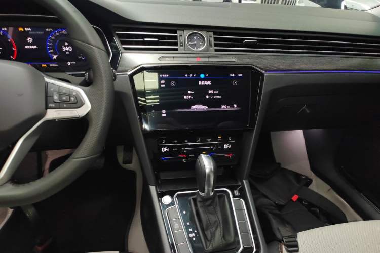 Used Volkswagen Magotan 2026 30 Million Vehicles Selected Model 380TSI DSG Luxury Edition Audio And AC Panel