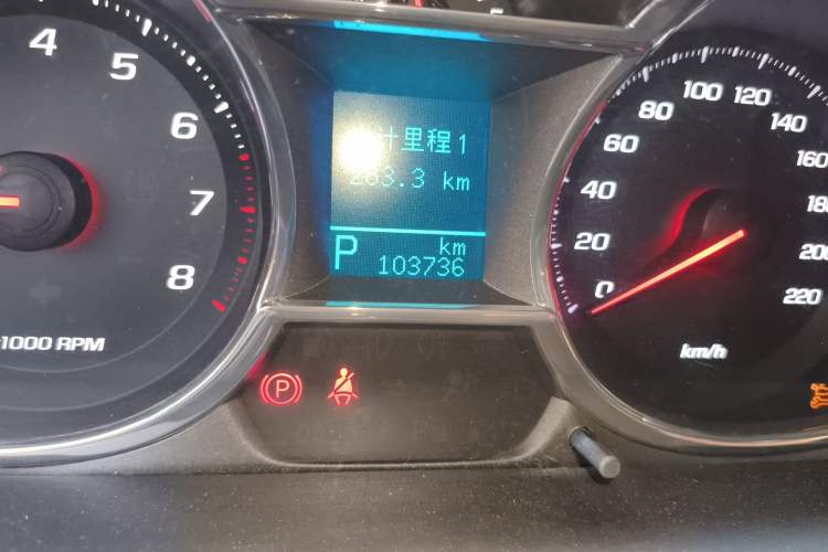 Used Chevrolet Captiva 2015 2.4L Two-Wheel Drive Urban Version 7 Seats Odometer Close Up