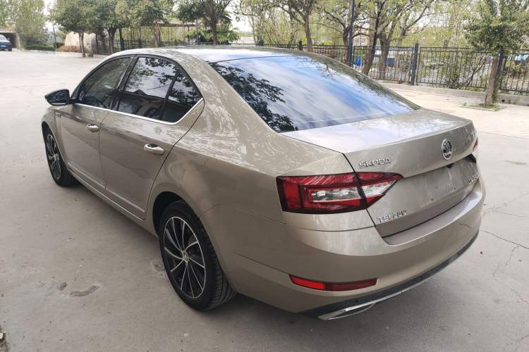 Used Skoda Octavia 2018 TSI280 DSG Flagship Edition Rear Left 45 Deg