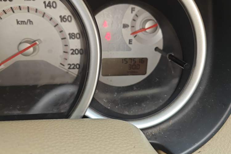 Used Nissan Tiida Sedan 2008 1.6L Manual Fashion Edition Odometer Close Up