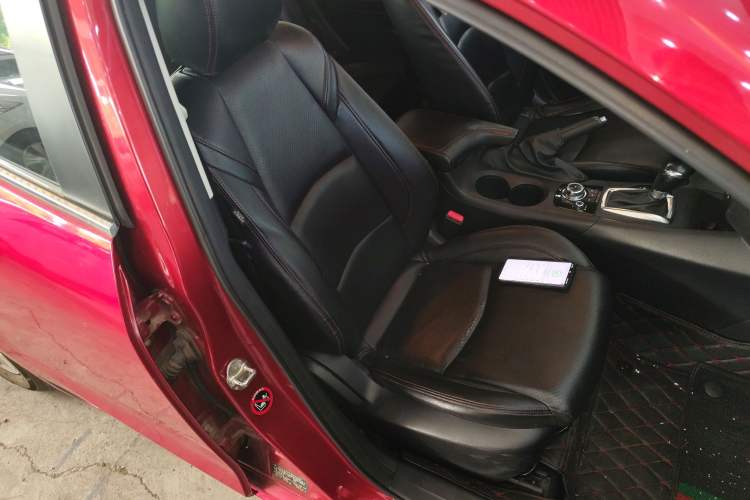 Used Mazda 3 Axela 2014 Sedan 1.5L Automatic Comfort Model