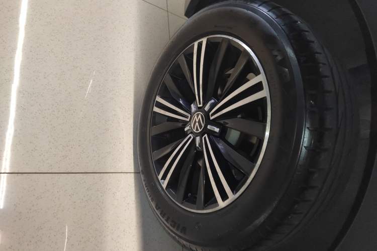 Used Volkswagen Tiguan L 2021 280TSI Automatic Two-Wheel Drive Comfort Edition – Low-Trim Version
