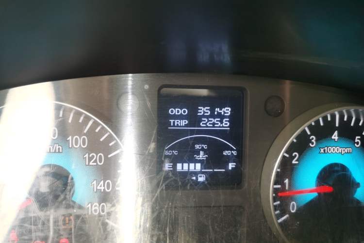 Used Jinbei Gold Hiace 2024 1.5L Passenger Vehicle Engineering Lion 9 Seats