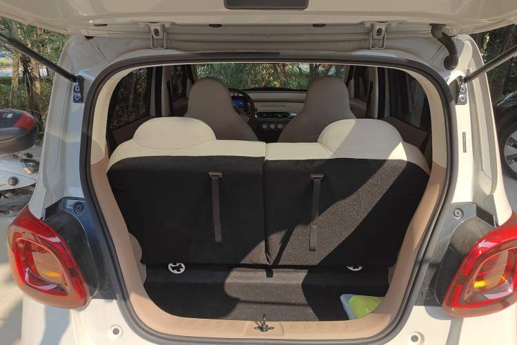 Used Wuling Hongguang MINIEV 2025 Four-Door Version Advanced Edition Trunk