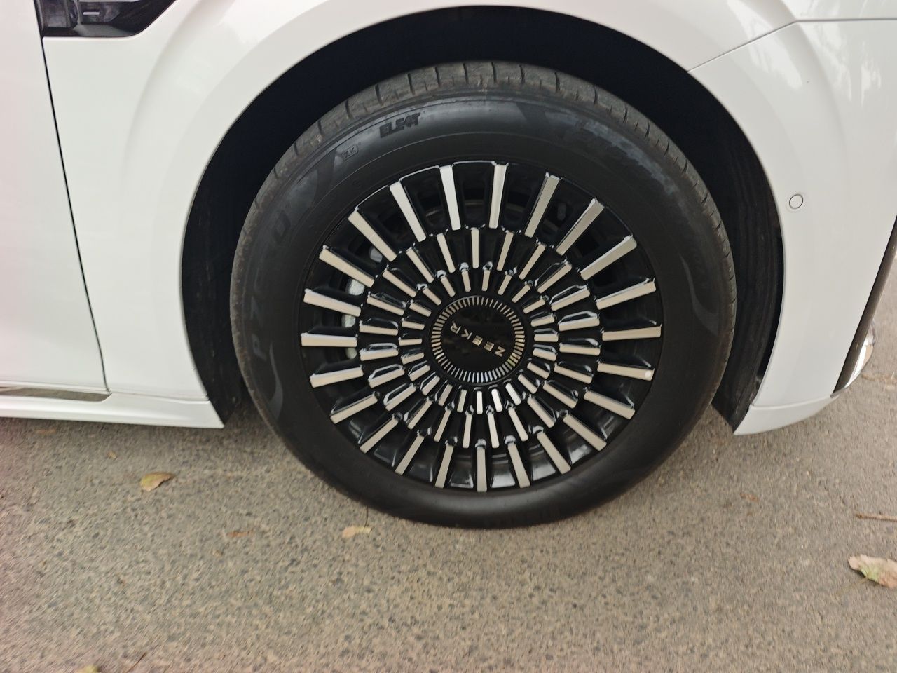 Zeekr 009 2024 Six-Seat Executive Version 4WD 108 kWh — снимка 8
